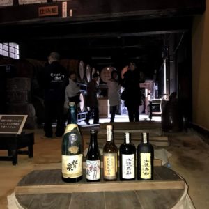 「球磨焼酎蔵めぐり」と「日本遺産人吉・球磨満喫」ツアー　「松の泉酒造」蔵見学風景