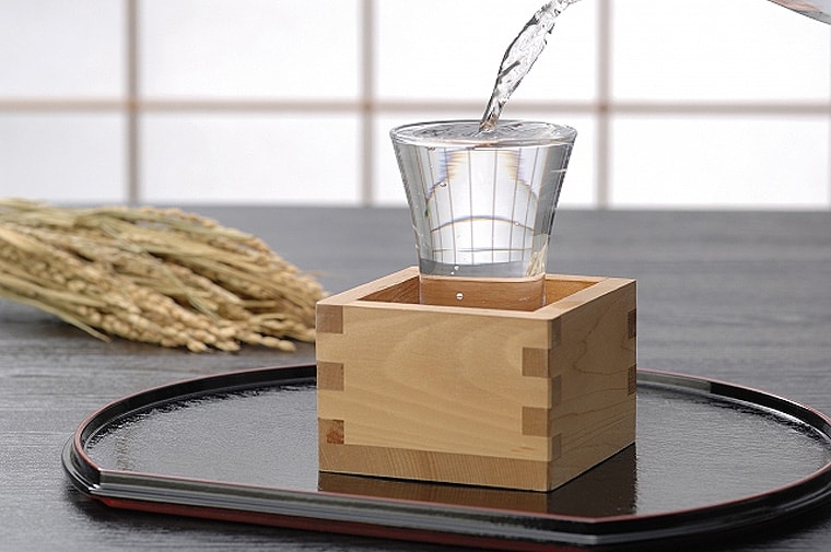稲と枡と日本酒