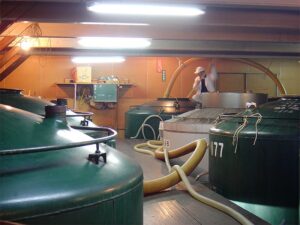 富士高砂酒造 酒造りの様子